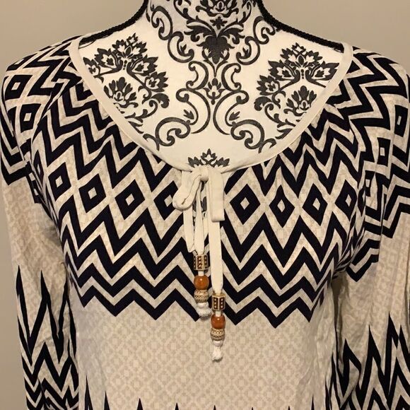 Cato Women’s 3/4 Sleeve Blouse Size Small - Picture 2 of 3